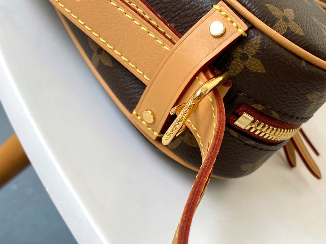 LV M45149 Nicolas Ghesquière Monogram
