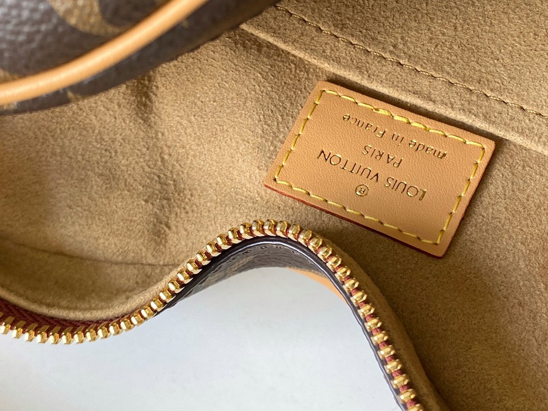 LV M45149 Nicolas Ghesquière Monogram