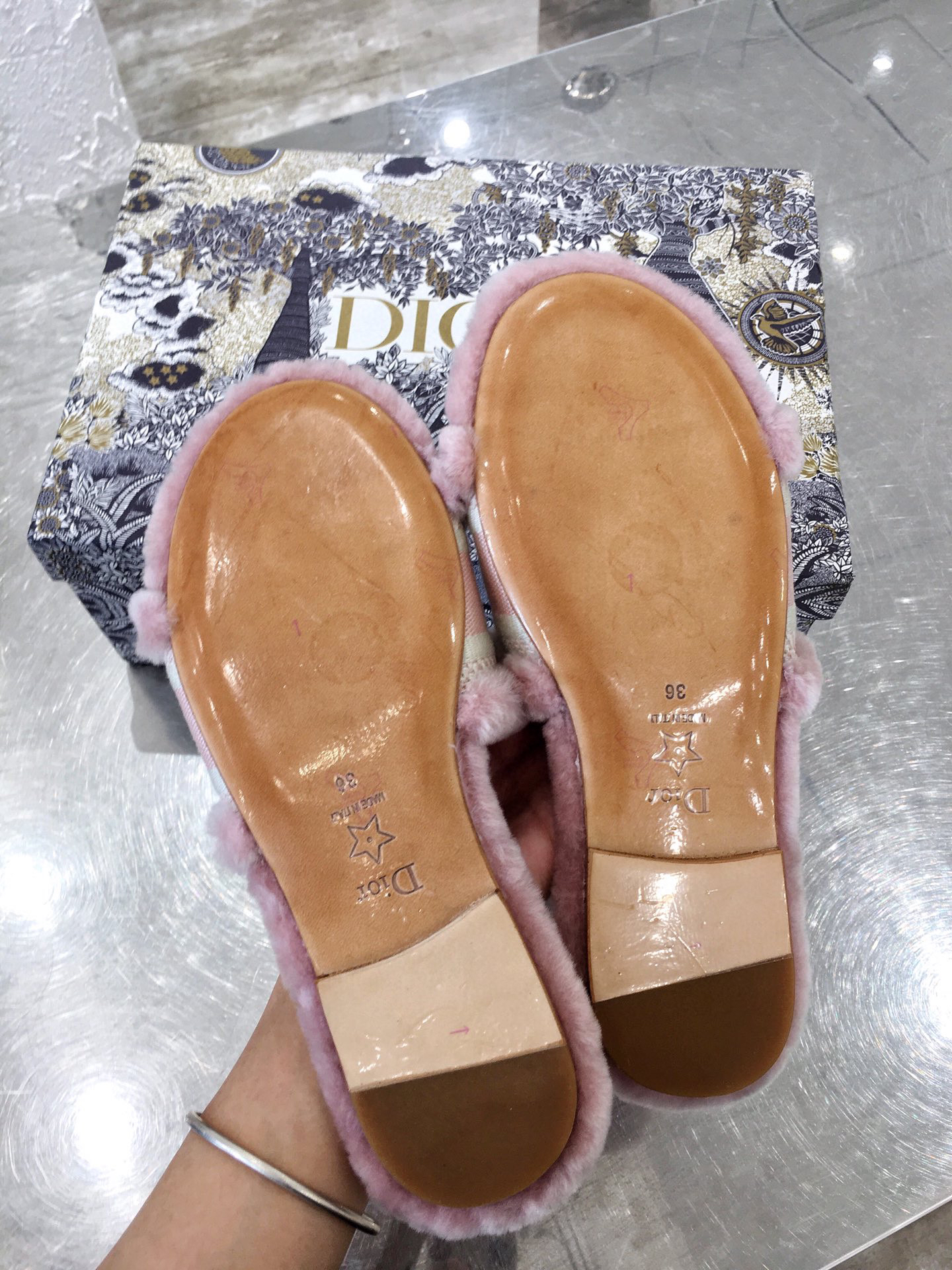 D10r slippers 002
