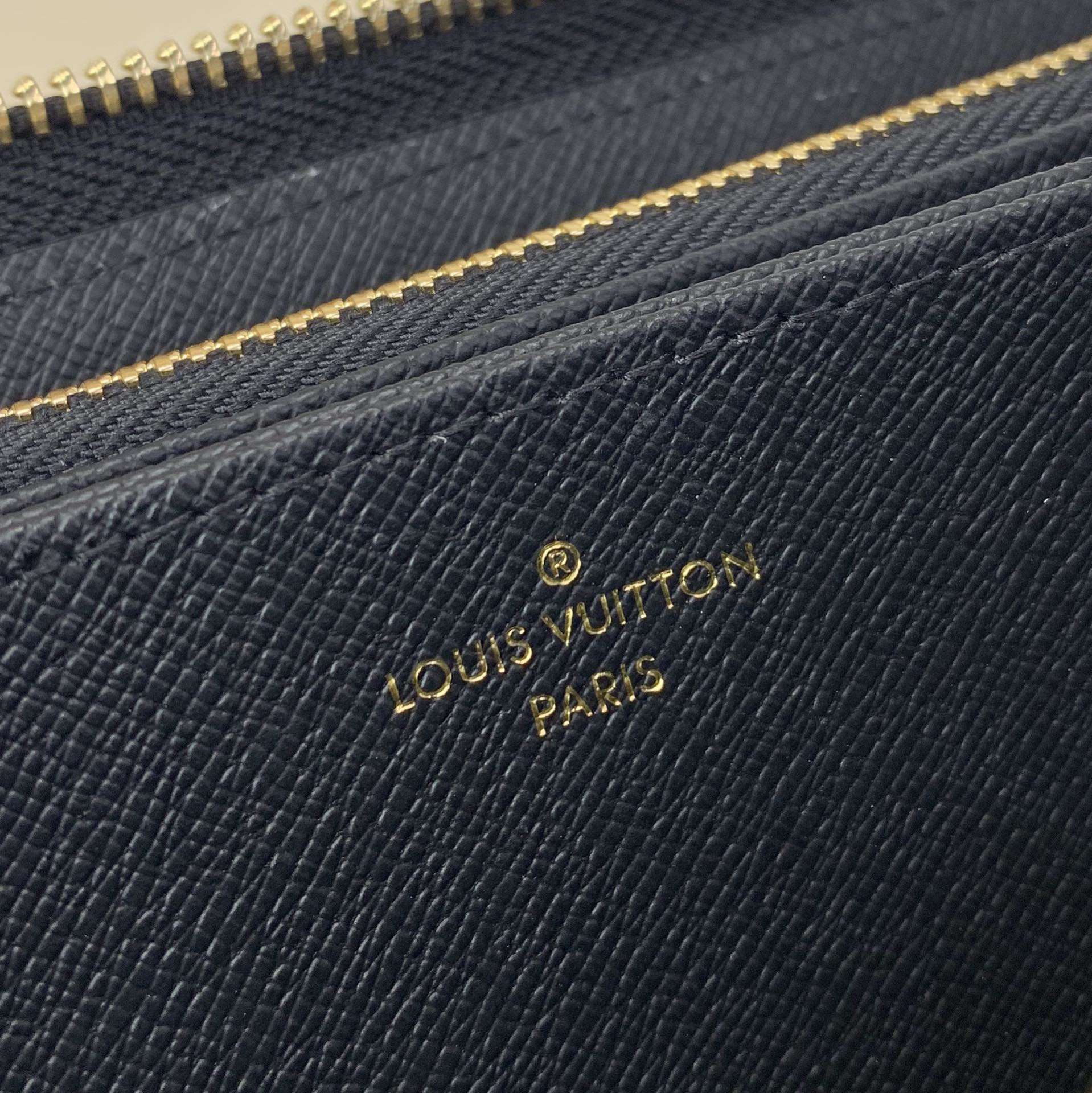 L0vis Vvtt0n Zippy Wallet M80323 white