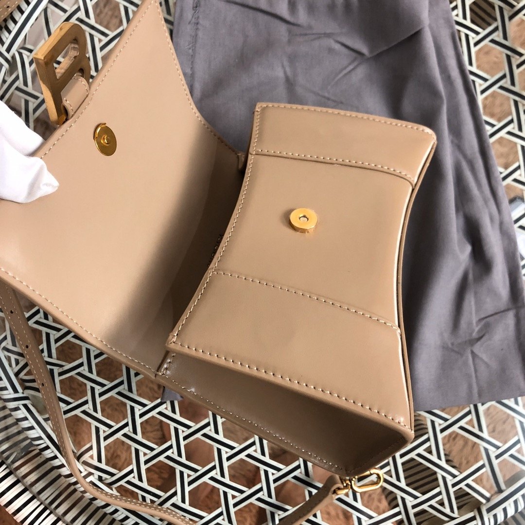 Ba1en*iaga Hourglass Handbag 24cm
