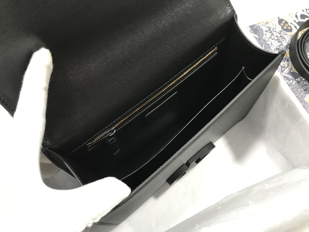 D10r Montaigne 30 bag 24cm