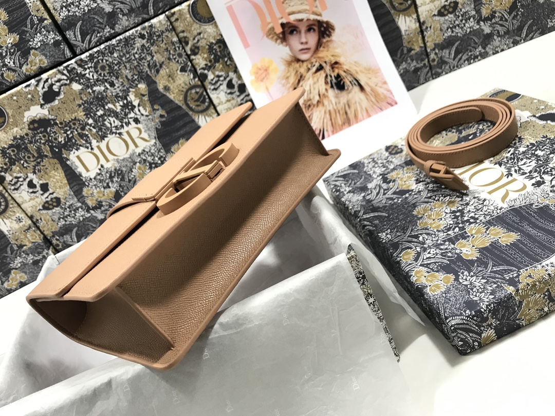 D10r Montaigne 30 bag 24cm 001