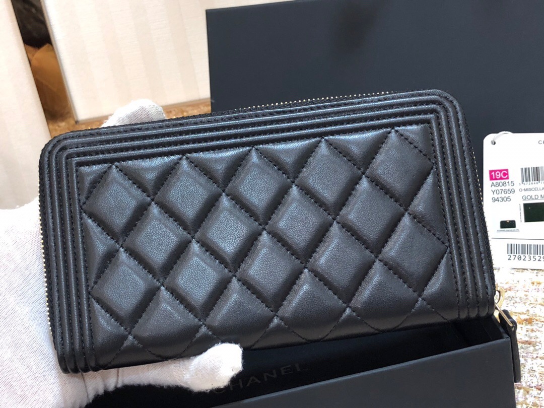 Ch**el boy zippy wallet