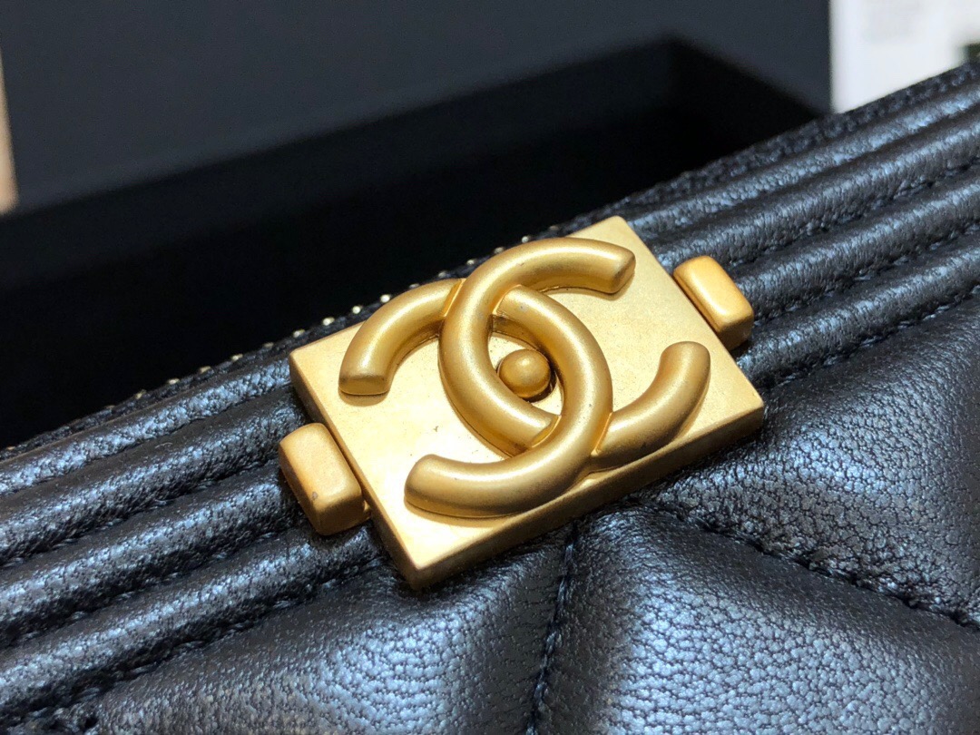 Ch**el boy zippy wallet
