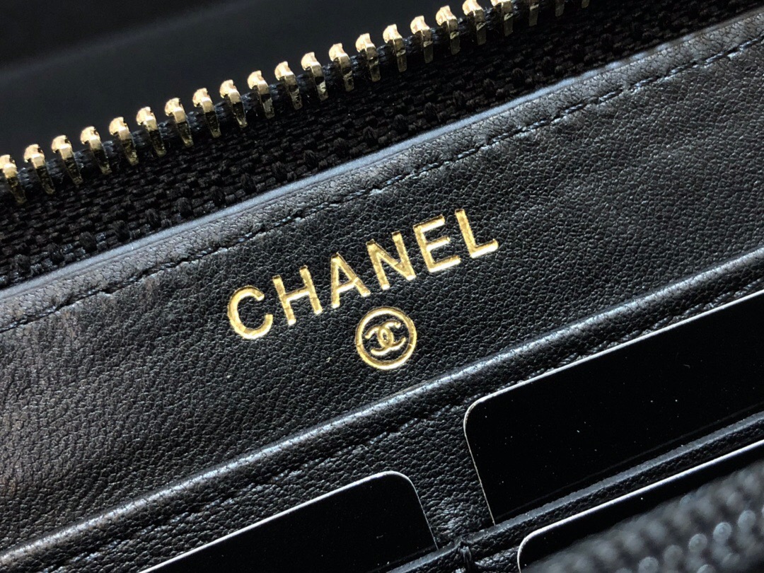 Ch**el boy zippy wallet