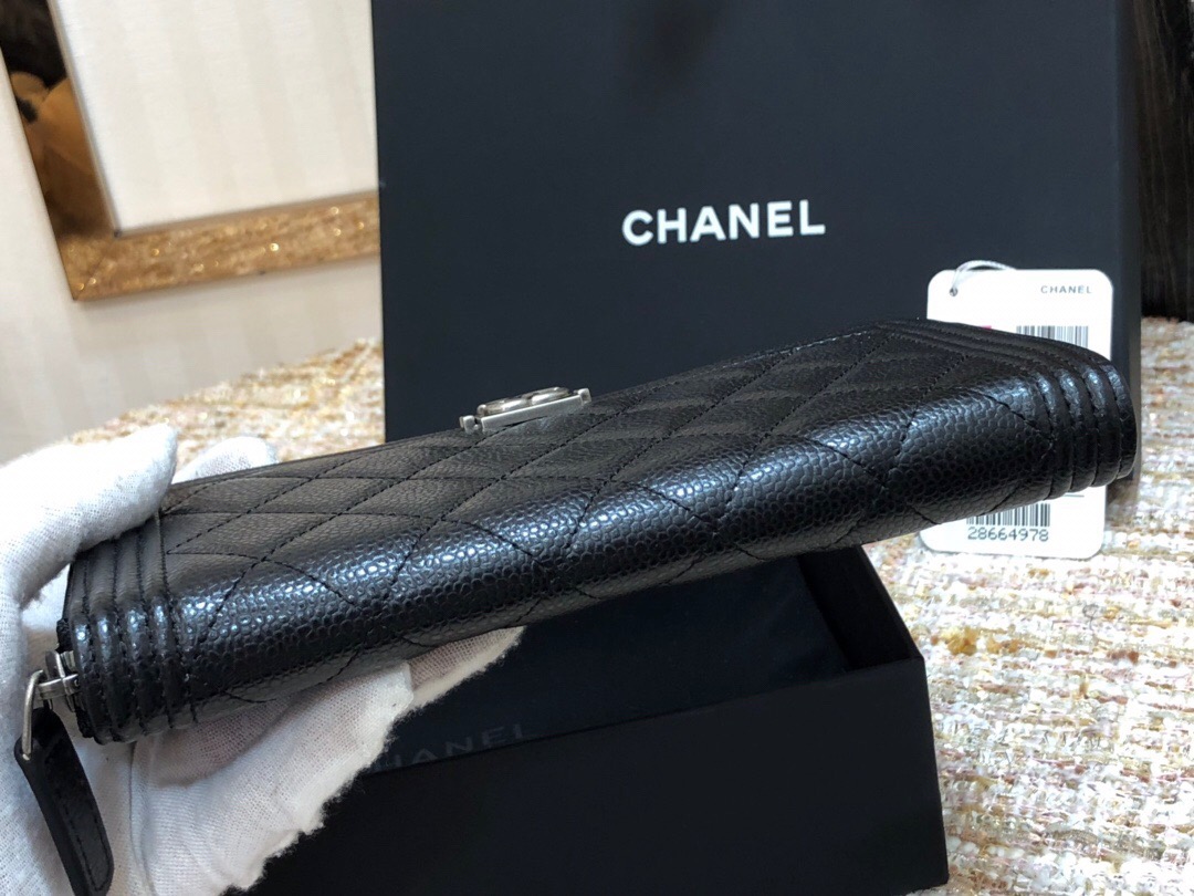 Ch**el boy zippy wallet 03