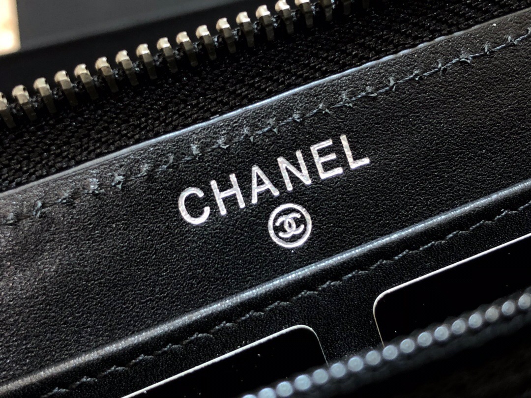 Ch**el boy zippy wallet 03