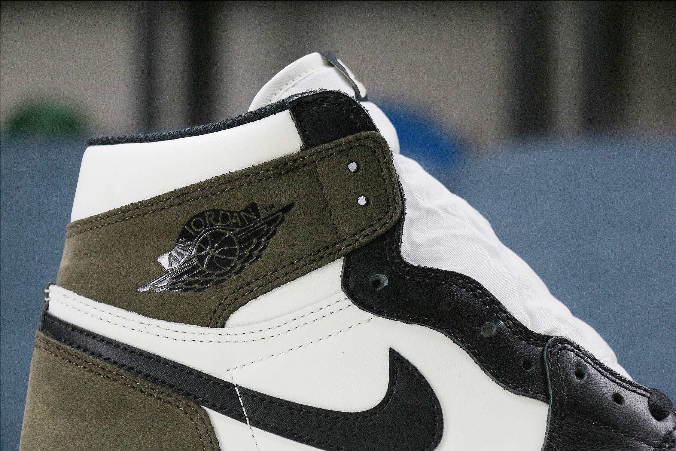 Air Jordan 1 Retro High Dark Mocha
