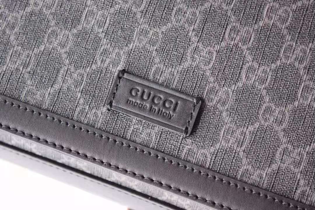 Gvc*1 Svp*me dipper bag