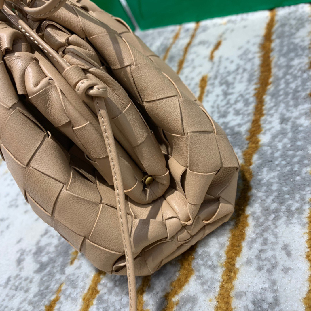 B0tt*ga Ven*ta The Pouch Bag 003