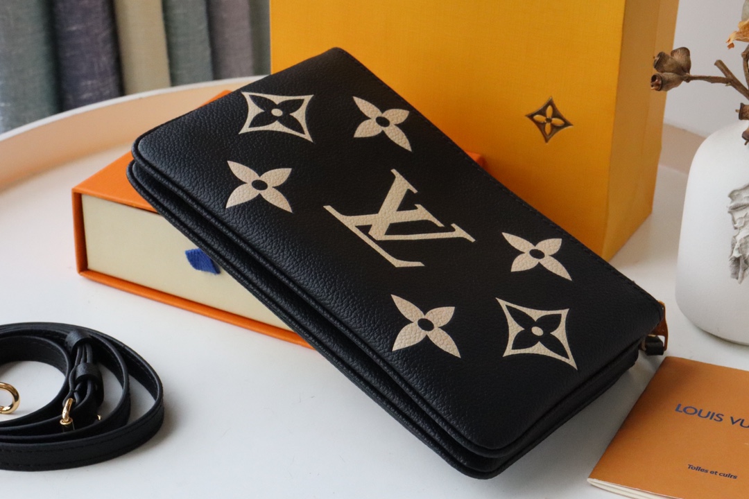 L0vis Vvtt0n Double Zip Pochette Monogram