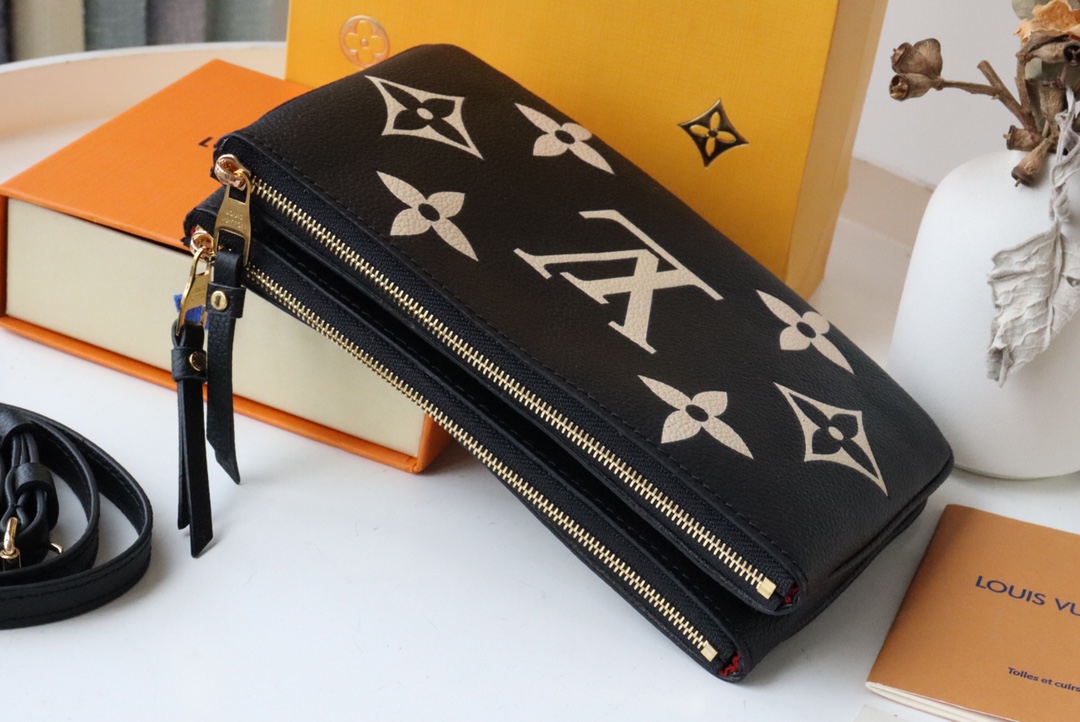 L0vis Vvtt0n Double Zip Pochette Monogram