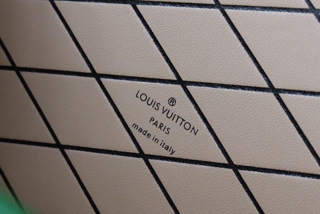 L0vis Vvtt0n Petite Malle Box Shoulder Bag