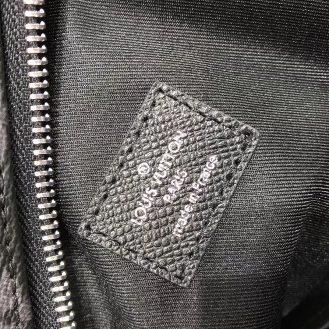 LV DISCOVERY BACKPACK M30230