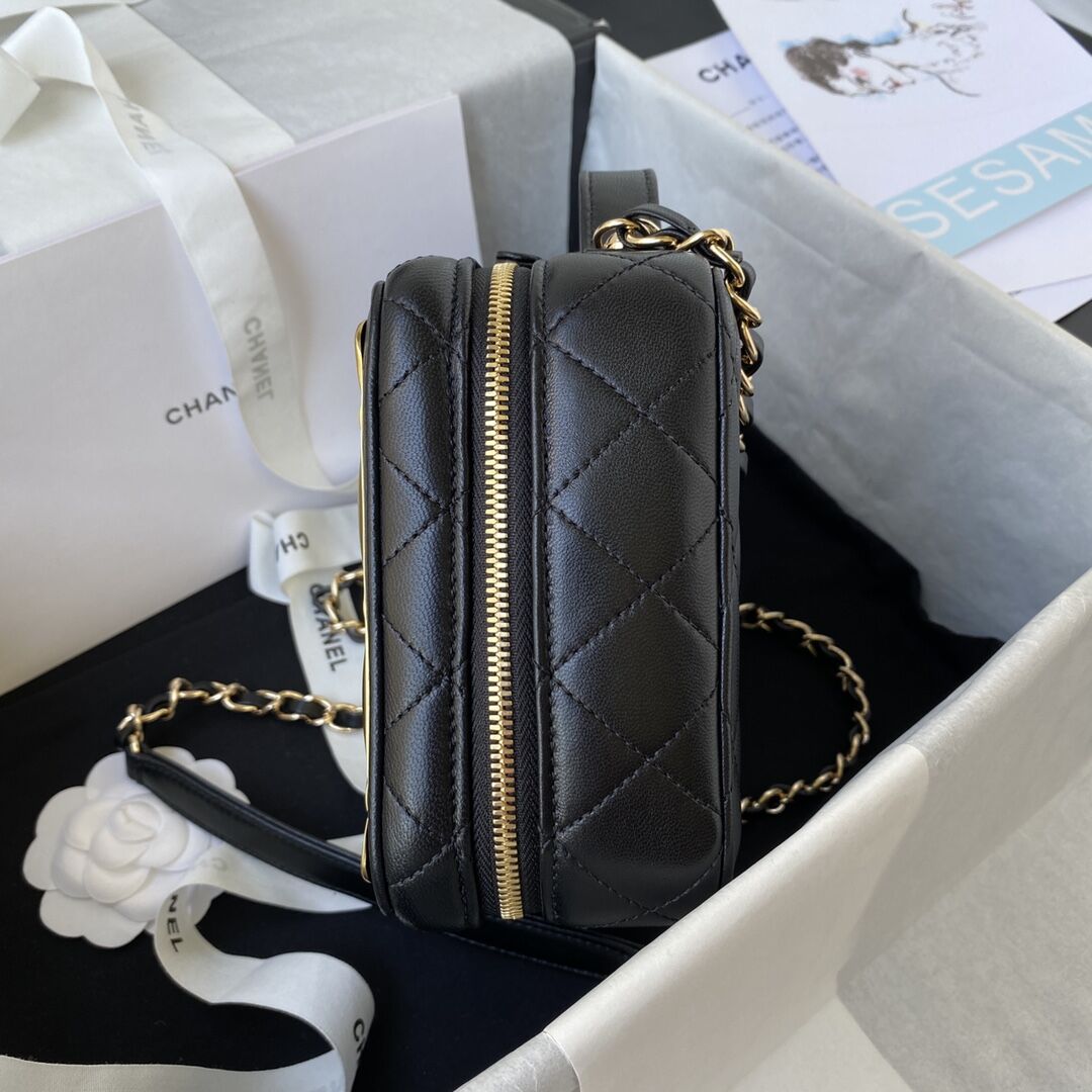 Ch**el Vanity bag 18cm 