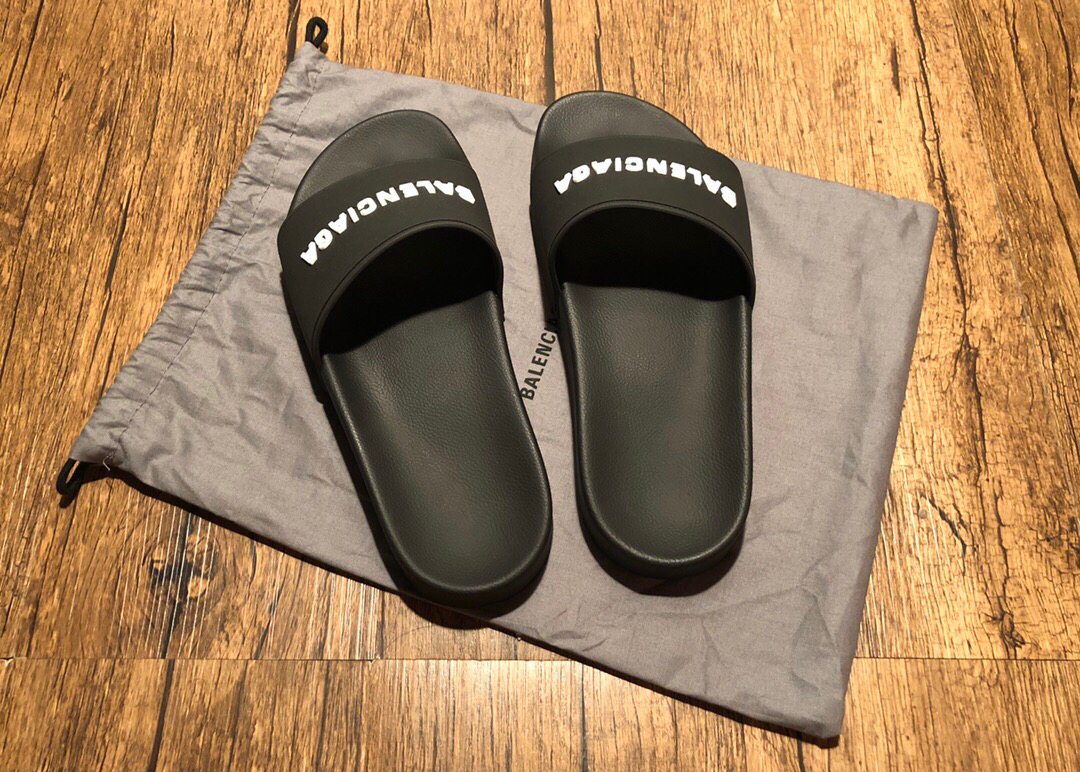 Ba1en*iaga Slippers 001