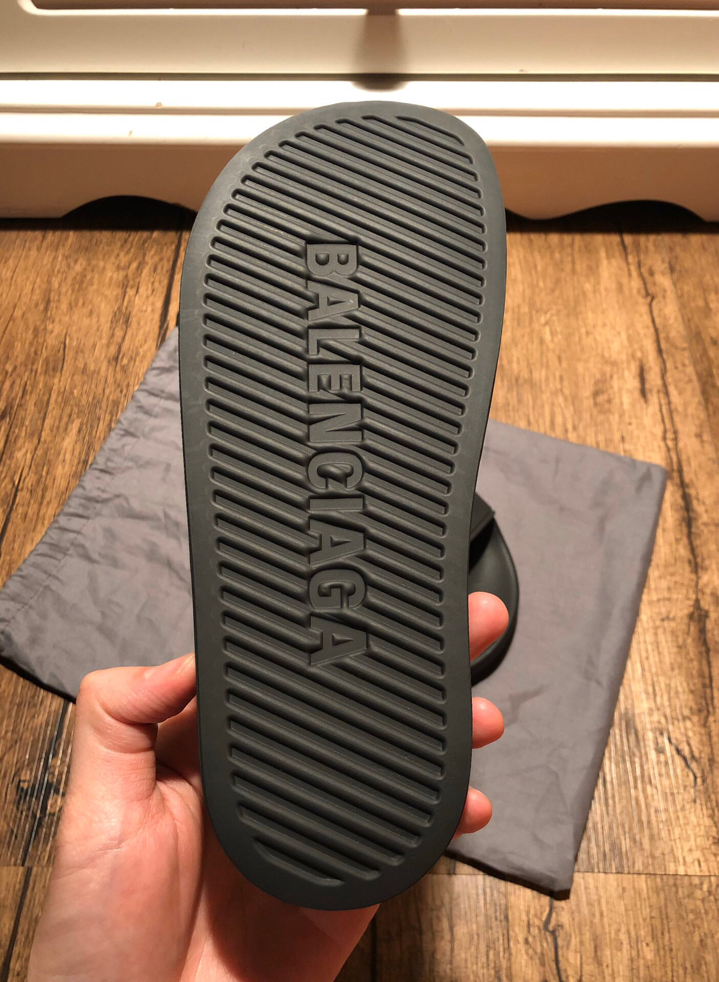 Ba1en*iaga Slippers 001