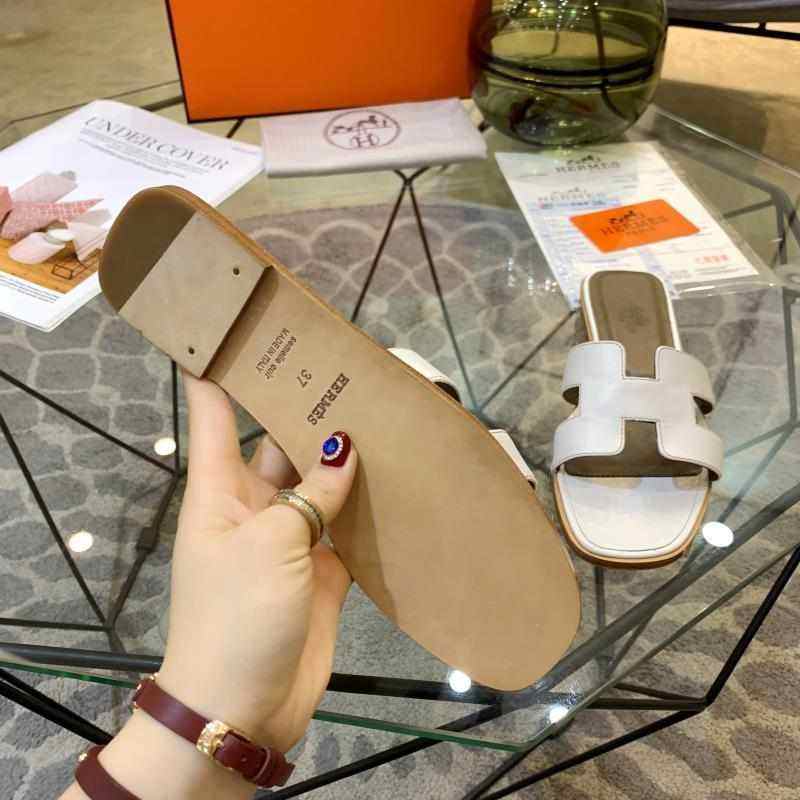 H**me5 Slippers White