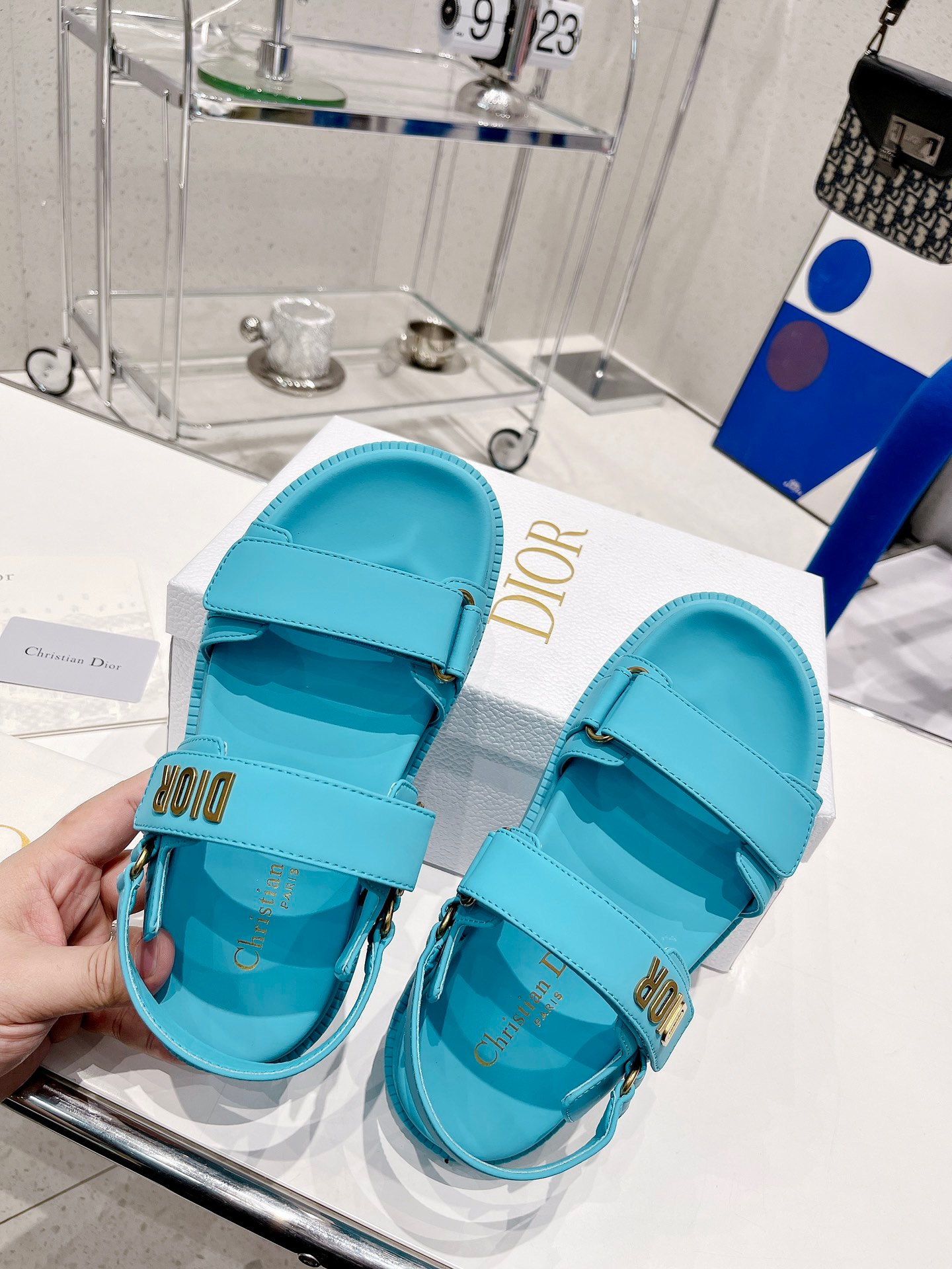 D10r sandals