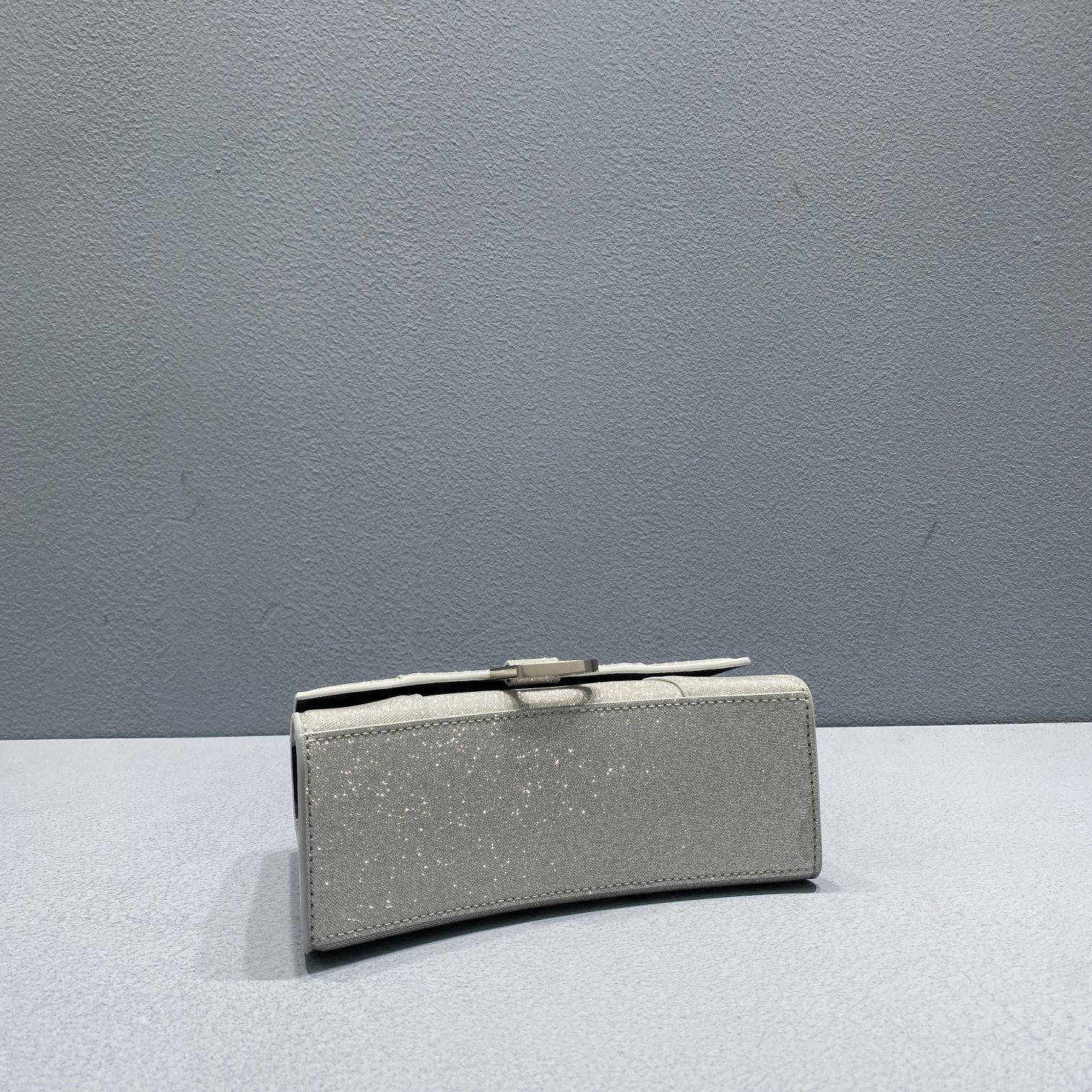 Ba1en*iaga Hourglass Bag 19cm 001