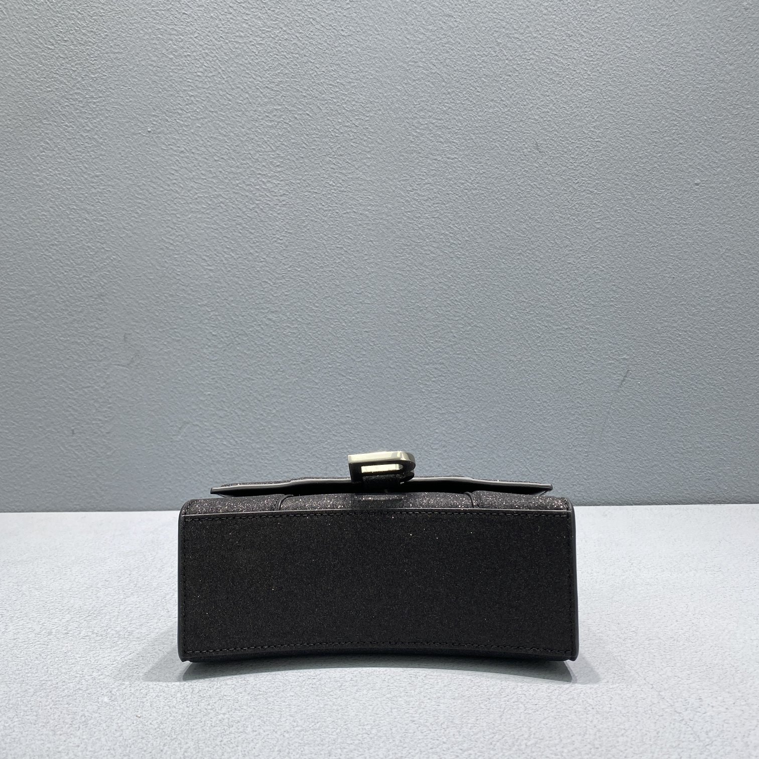Ba1en*iaga Hourglass Bag 19cm 002
