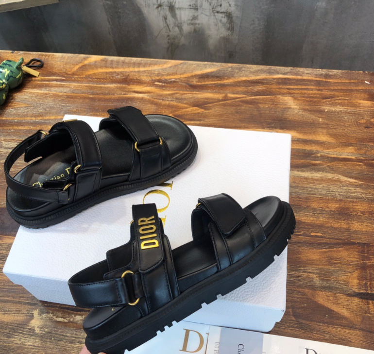 D10r sandals 001