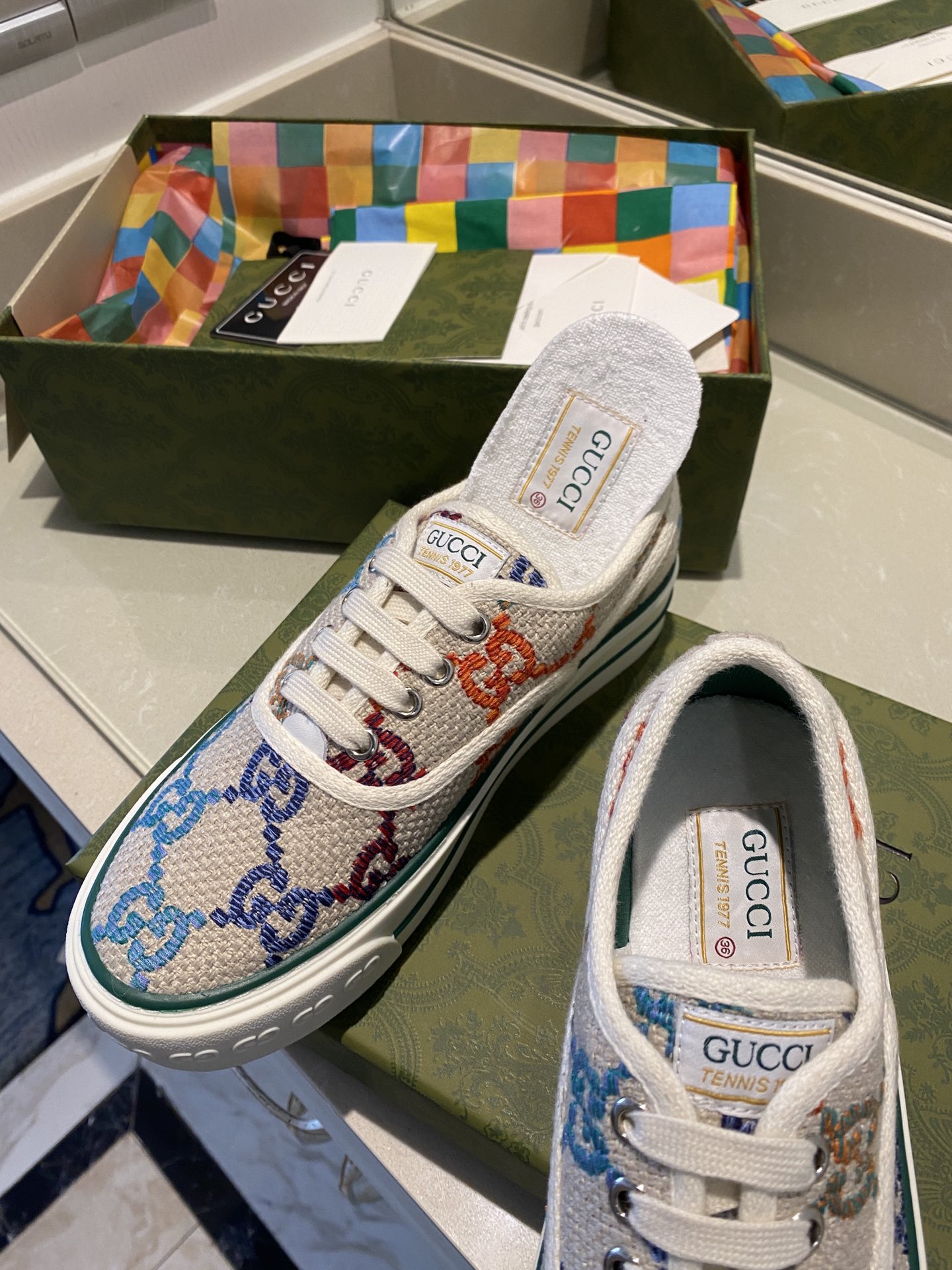 Gvc*1 Sneaker 001
