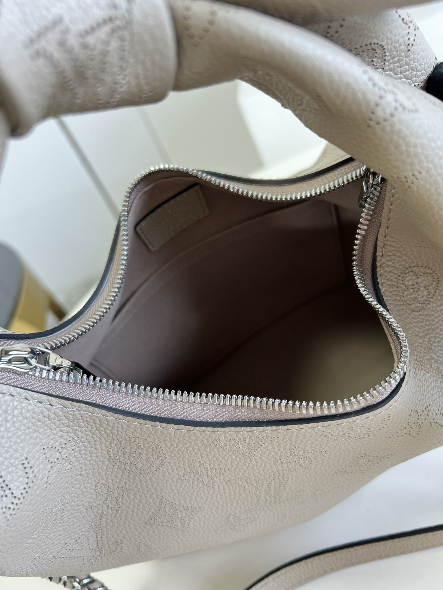 LV WHY KNOT PM BAG M20703
