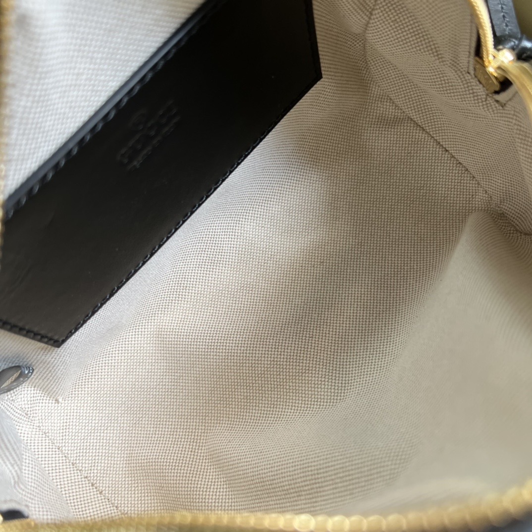 Gvc*1 matelasse leather top handle bag