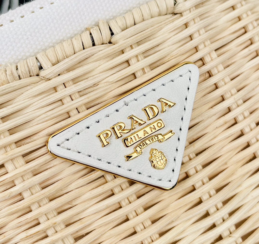 Pra*a Bucket Shoulder Bag 1BE062