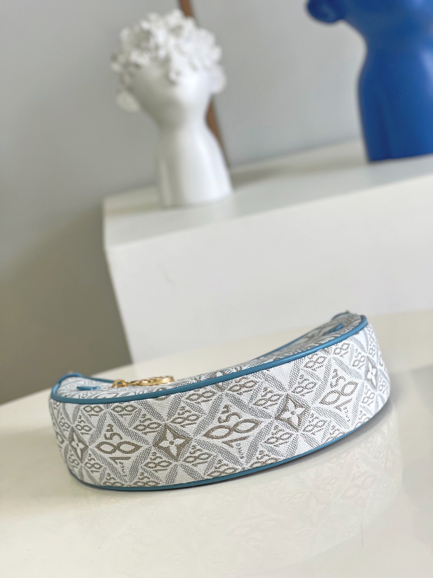 L0vis Vvtt0n Loop Handbags M44036