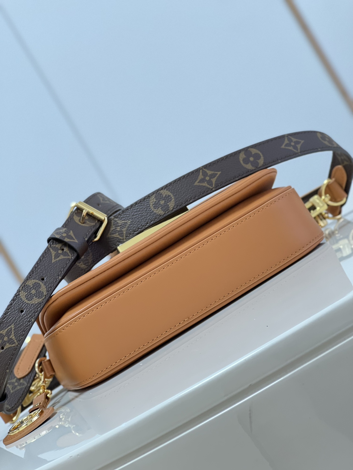 L0vis Vvtt0n Swing Poch handbag M20393 02