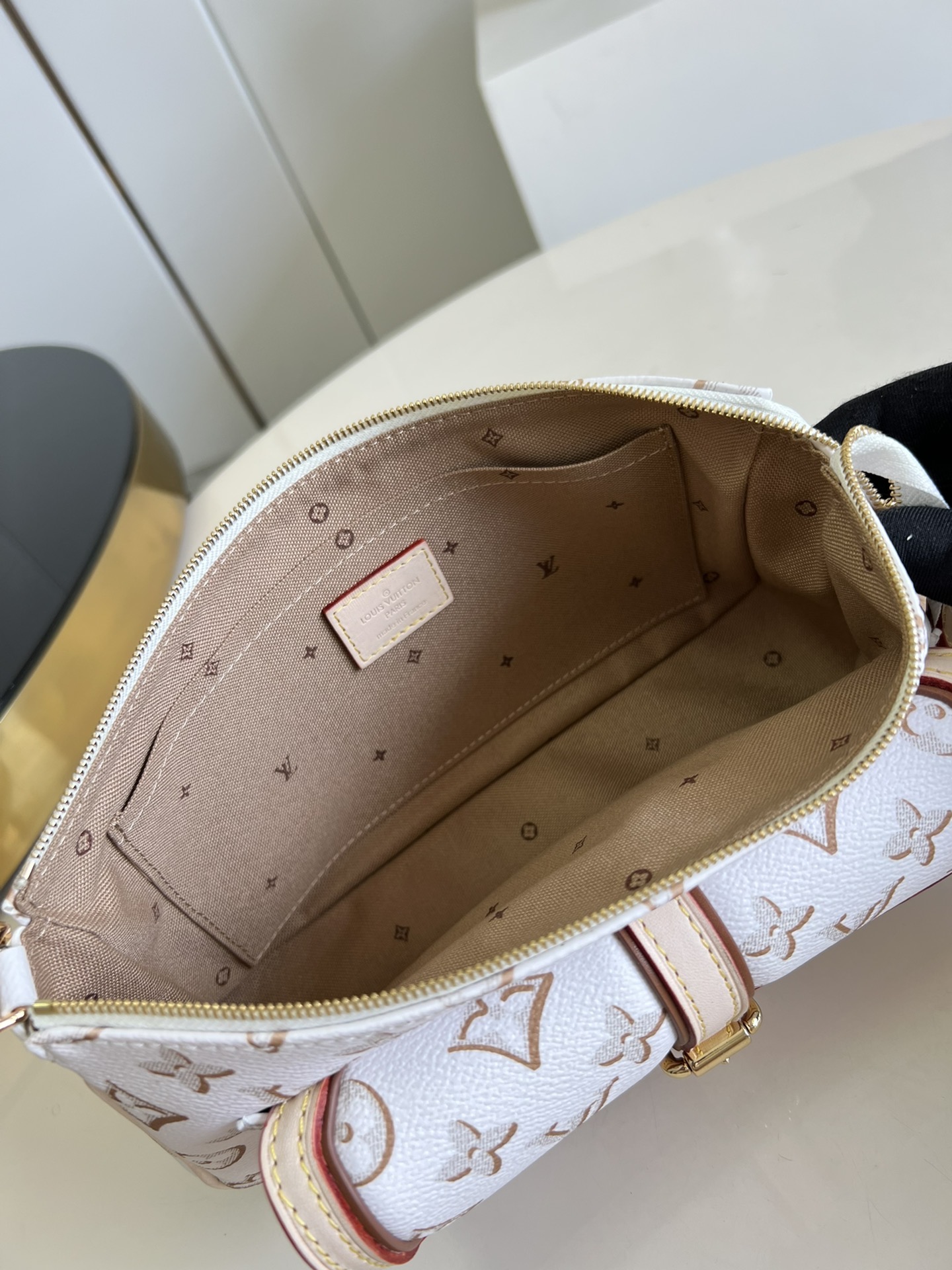 L0vis Vvtt0n Maxi Pochette Accessoires Bag M20920 