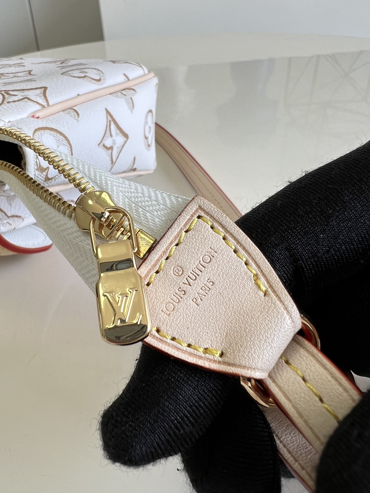 L0vis Vvtt0n Maxi Pochette Accessoires Bag M20920 