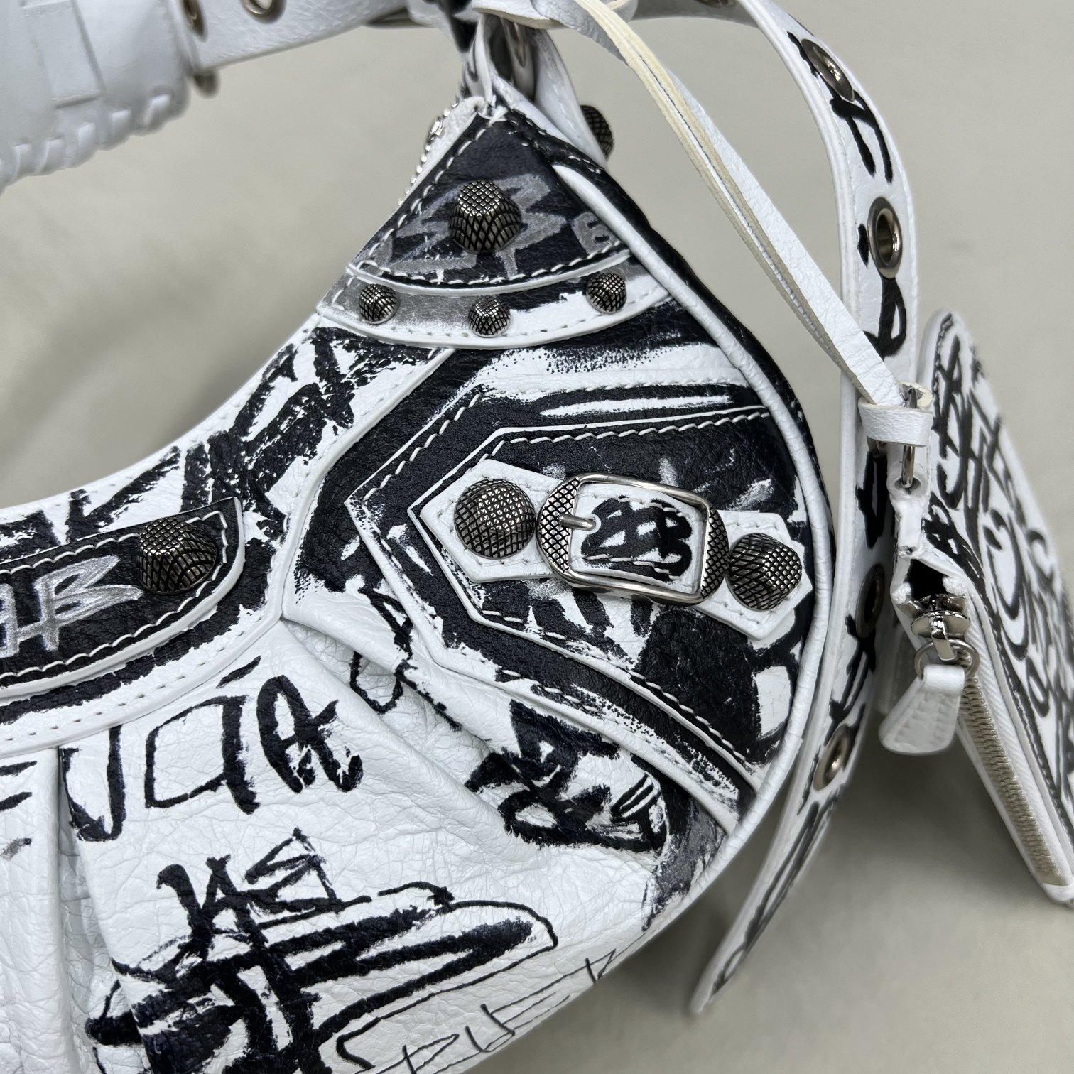 Balenciag Le Cagole Bag