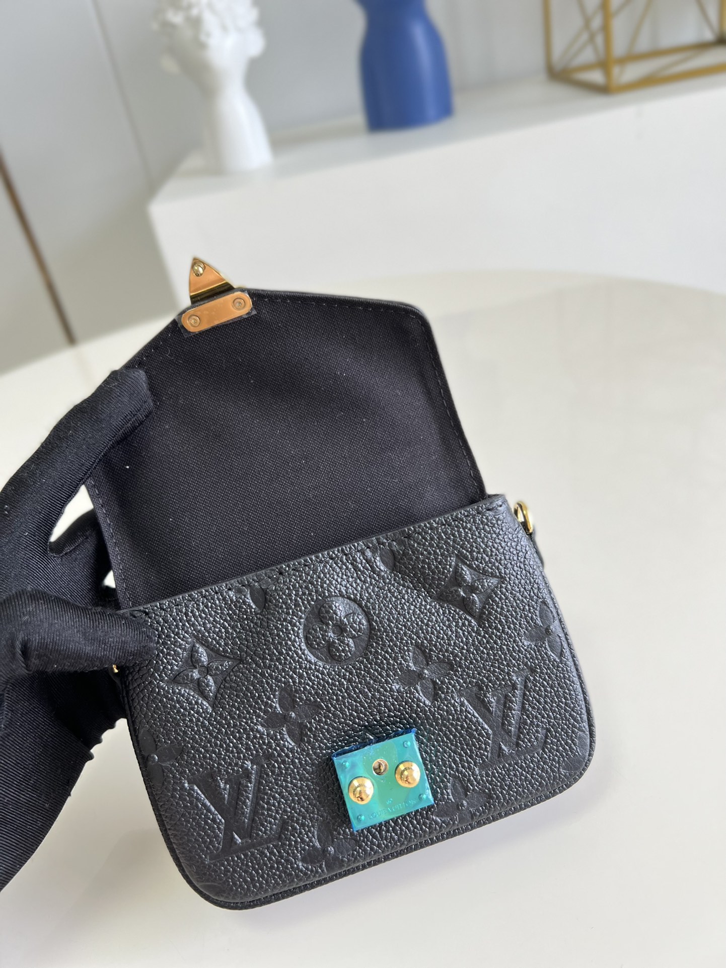 L0vis Vvtt0n Pochette Metis Mini Bag Black M81390