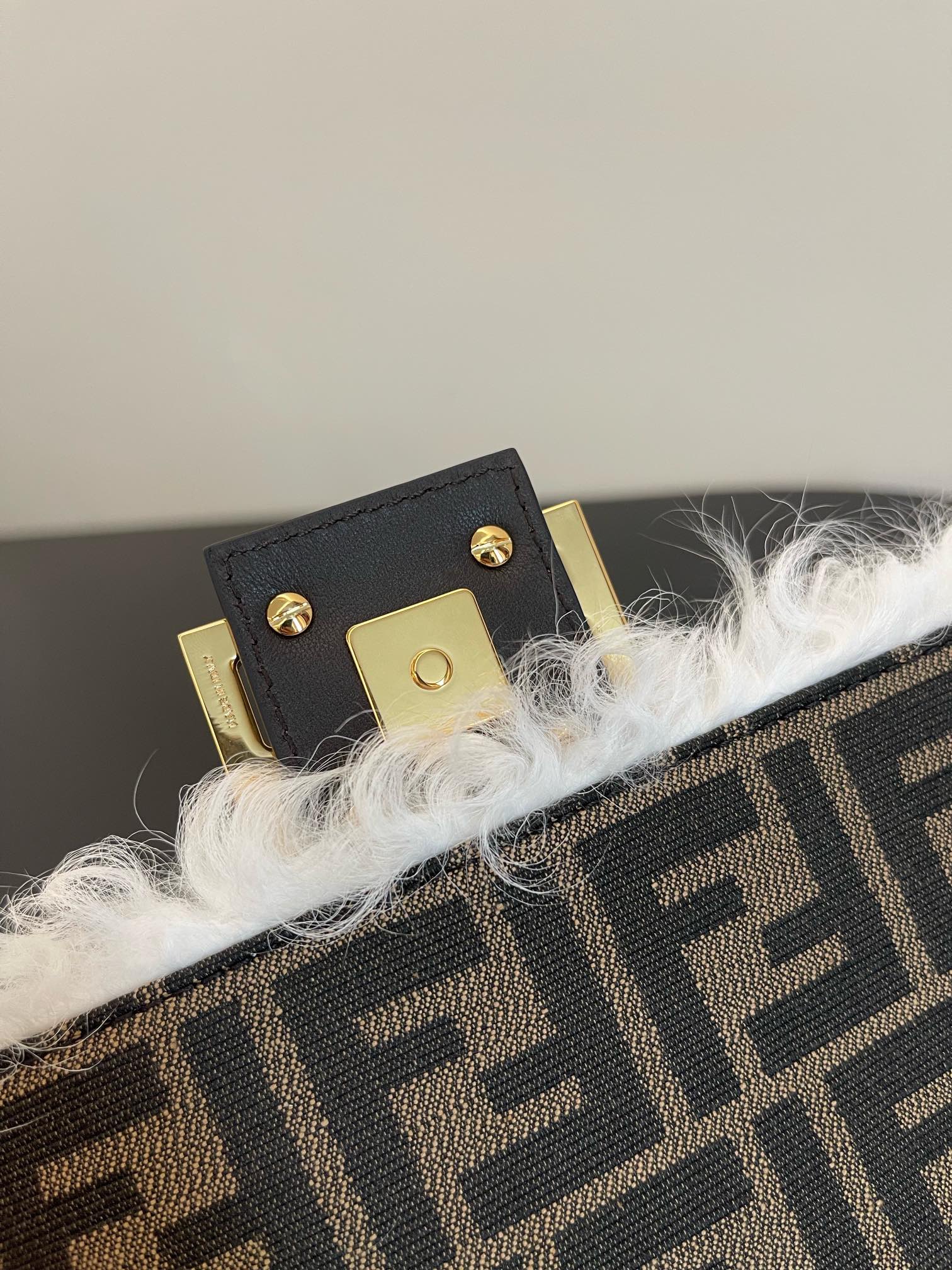 F**di Baguette Bag 27cm