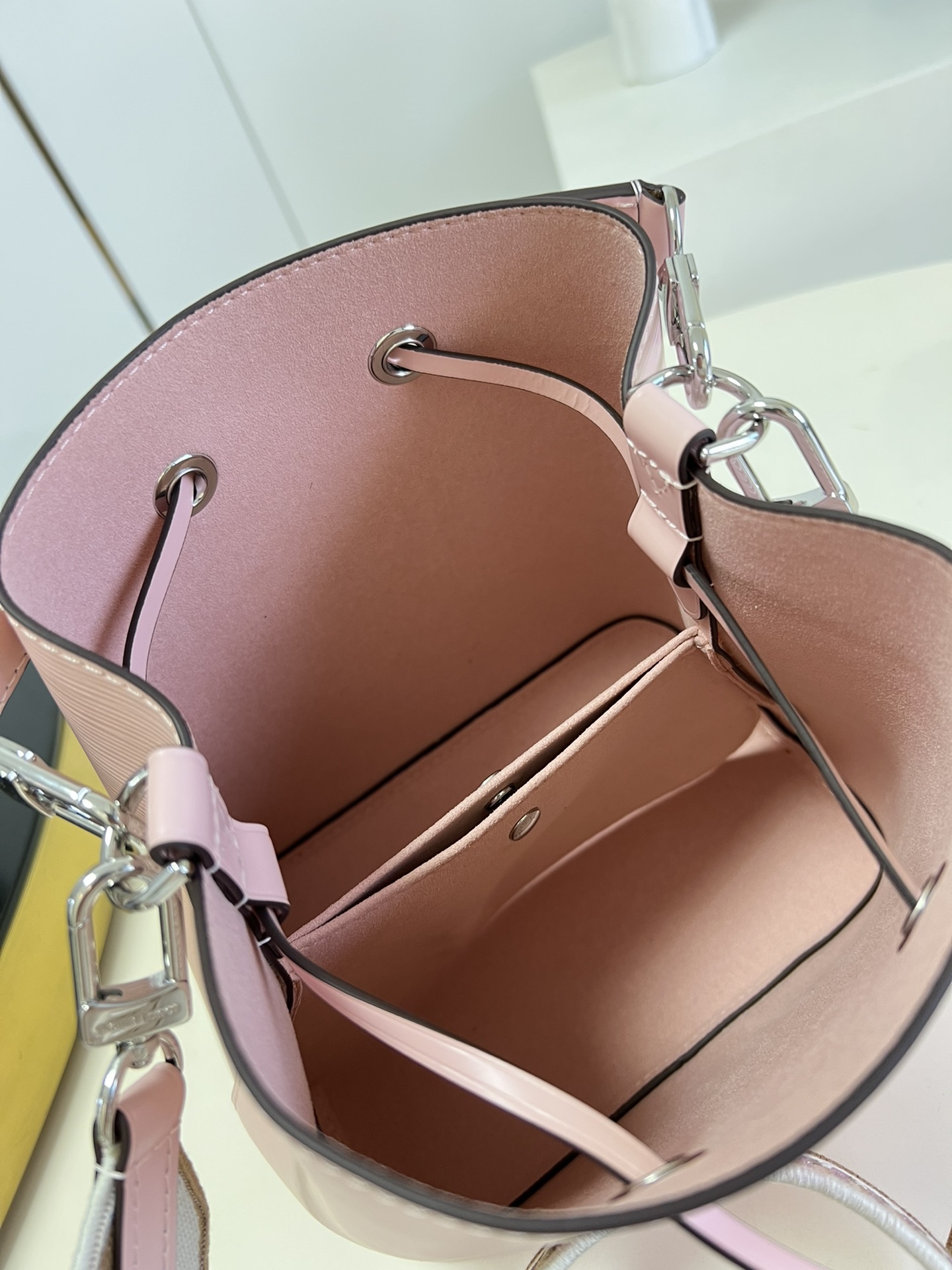 L0vis Vvtt0n Neonoe Bag Pink M53610