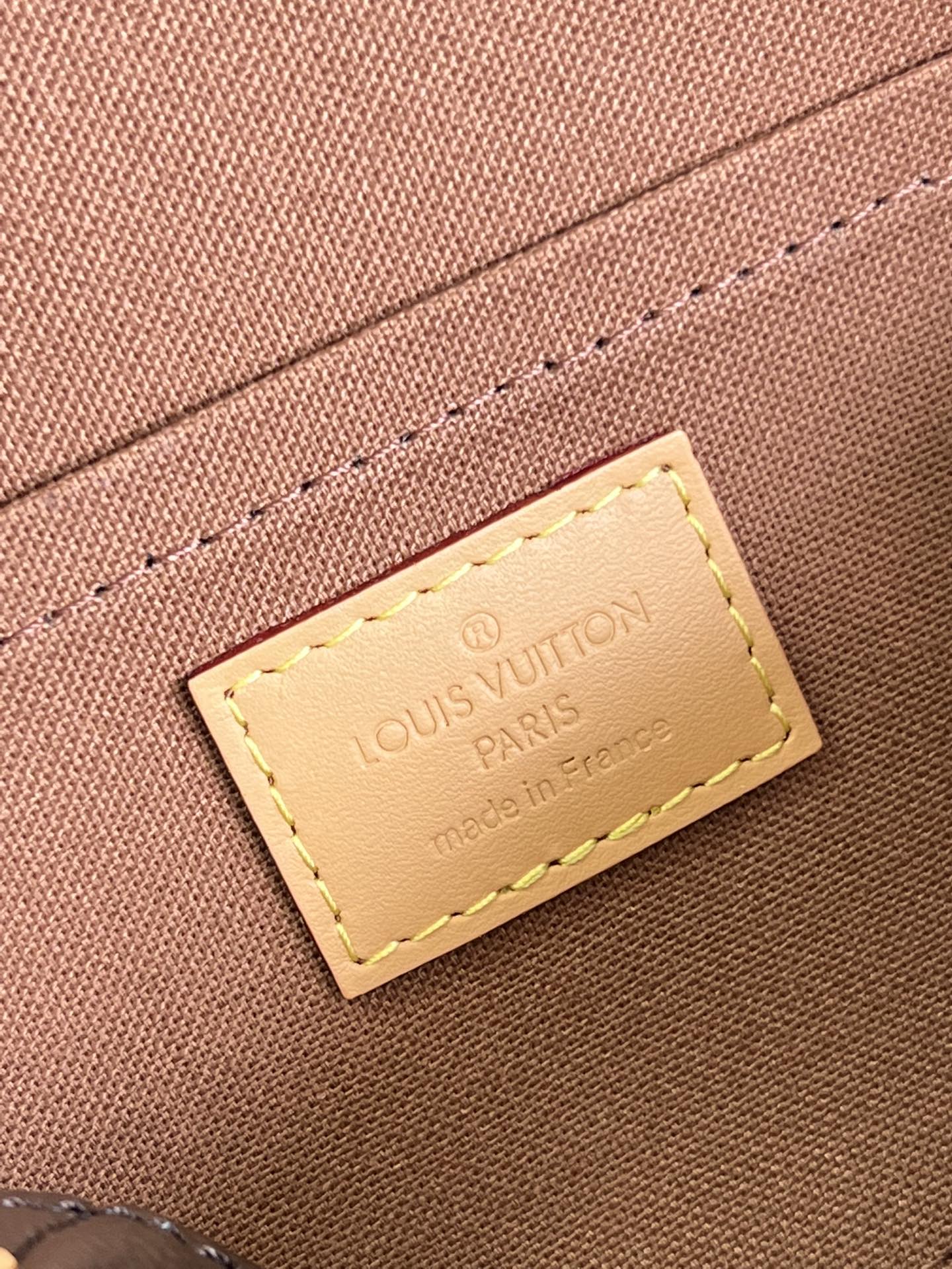 L0vis Vvtt0n Handle Bag M50202