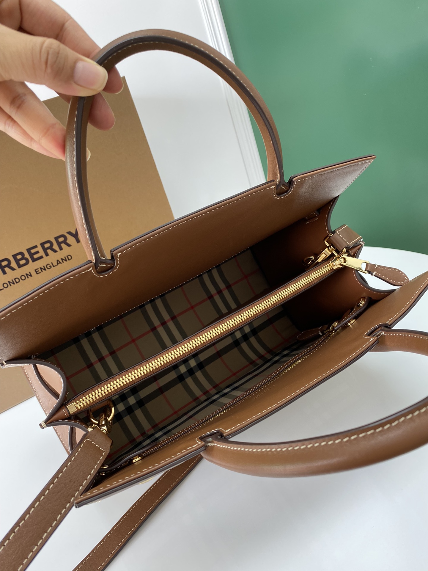 Bv*b*rry Title Handle Bag