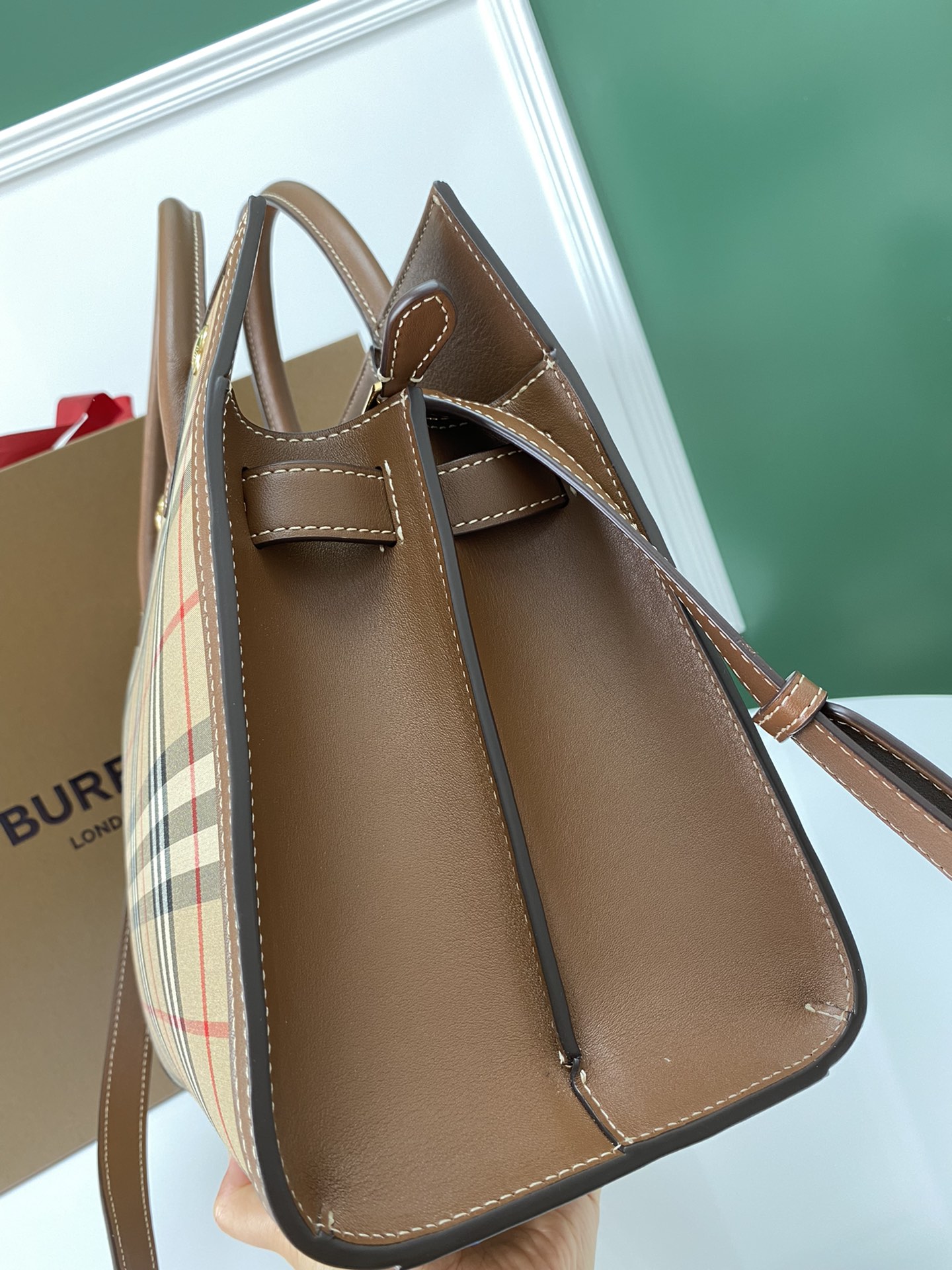 Bv*b*rry Title Handle Bag