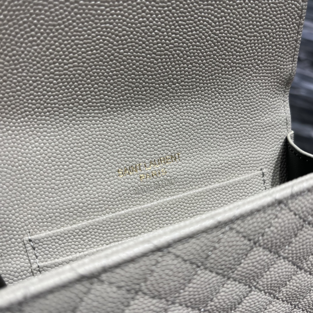 Y51 Caviar White With Gold Hardware Wallet A026K