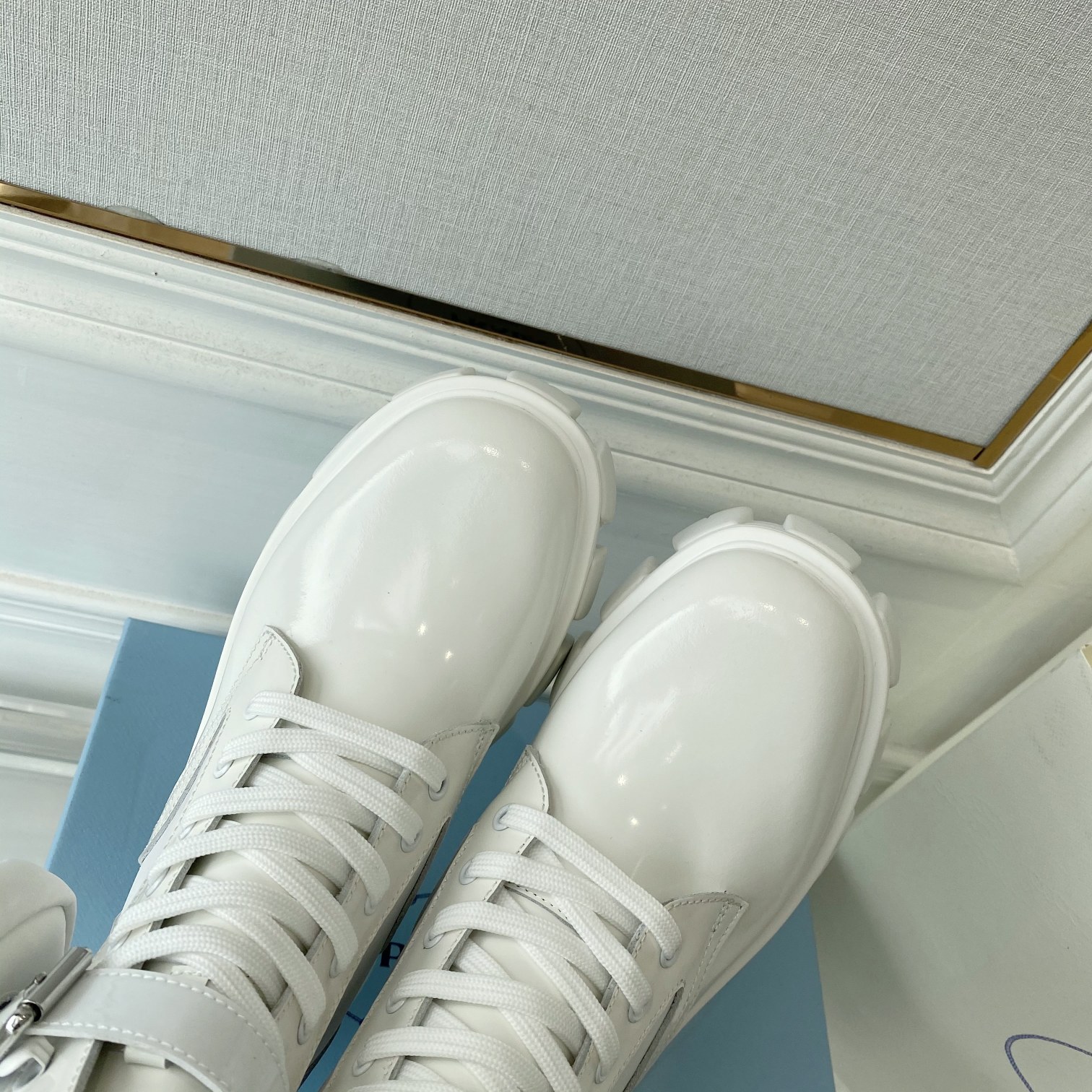 Pra*a Boots White