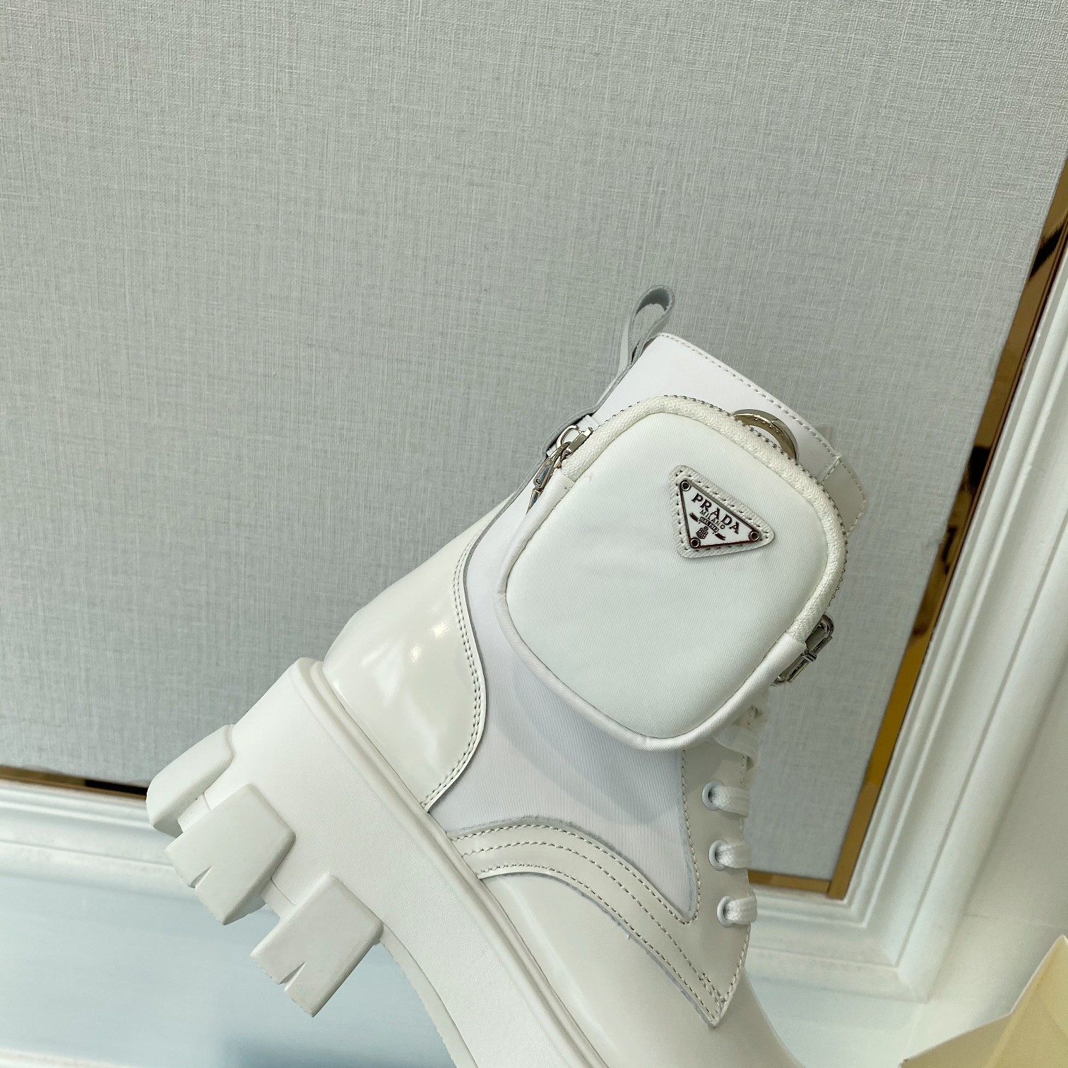 Pra*a Boots White