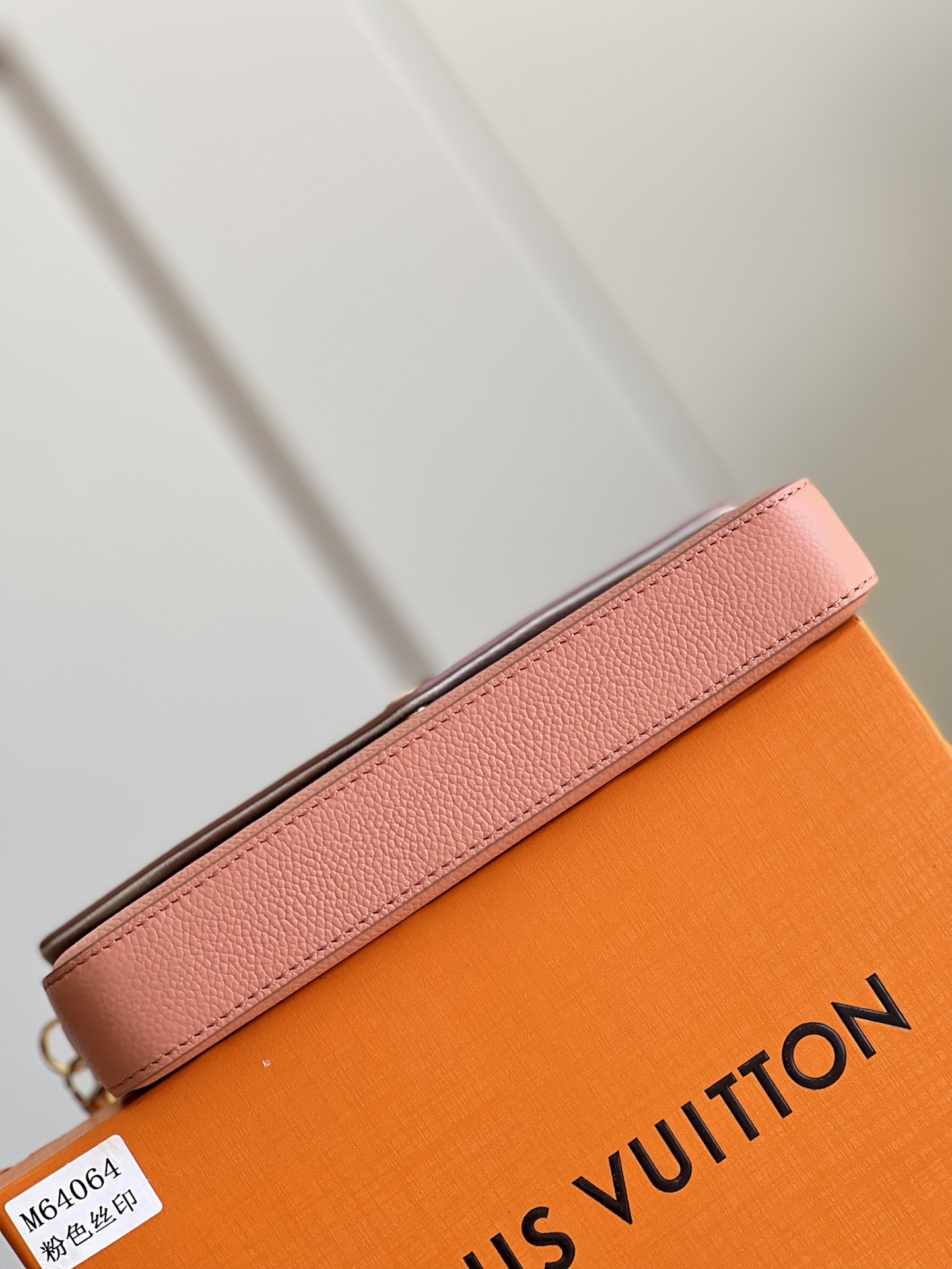 L0vis Vvtt0n Pochette Felice Chain Bag N64064 