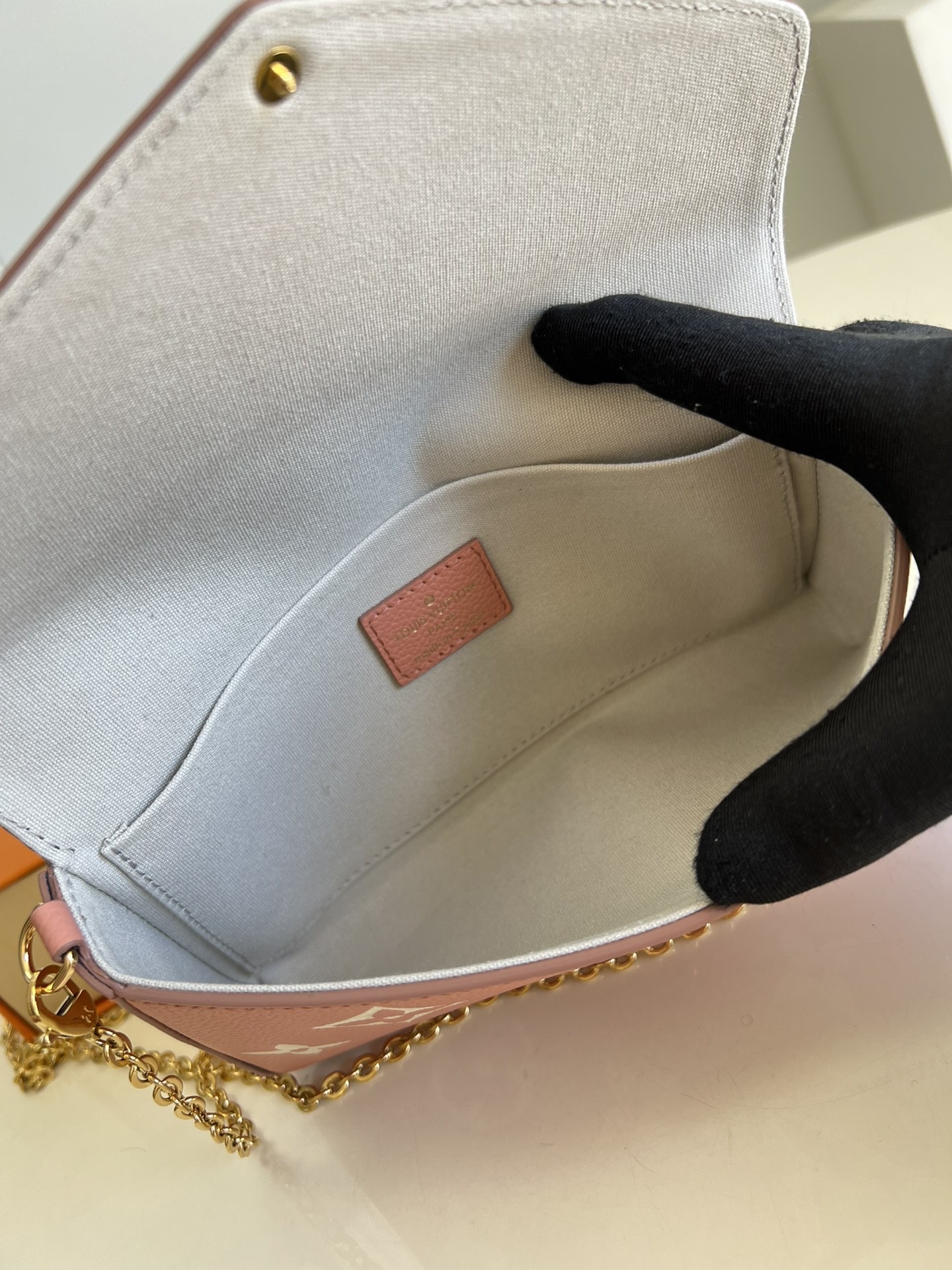 L0vis Vvtt0n Pochette Felice Chain Bag N64064 