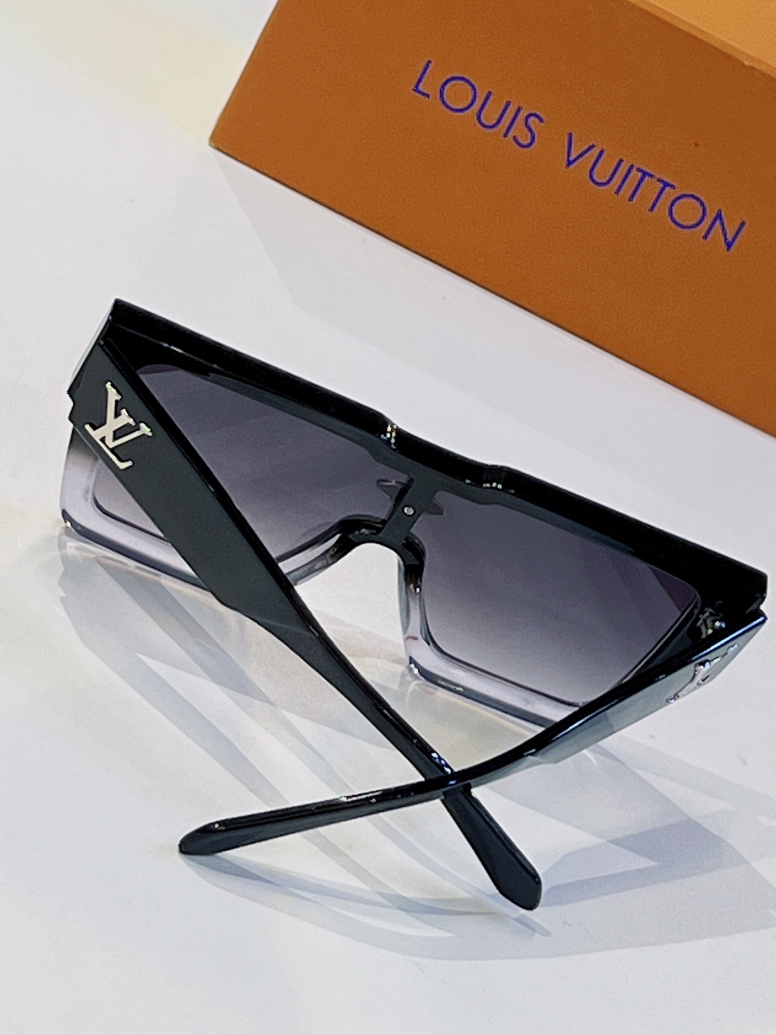 L0vis Vvtt0n Sunglasses