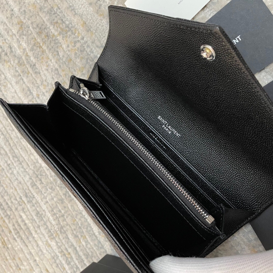 Y51 Calfskin With Silver Buckle Wallet In Black
