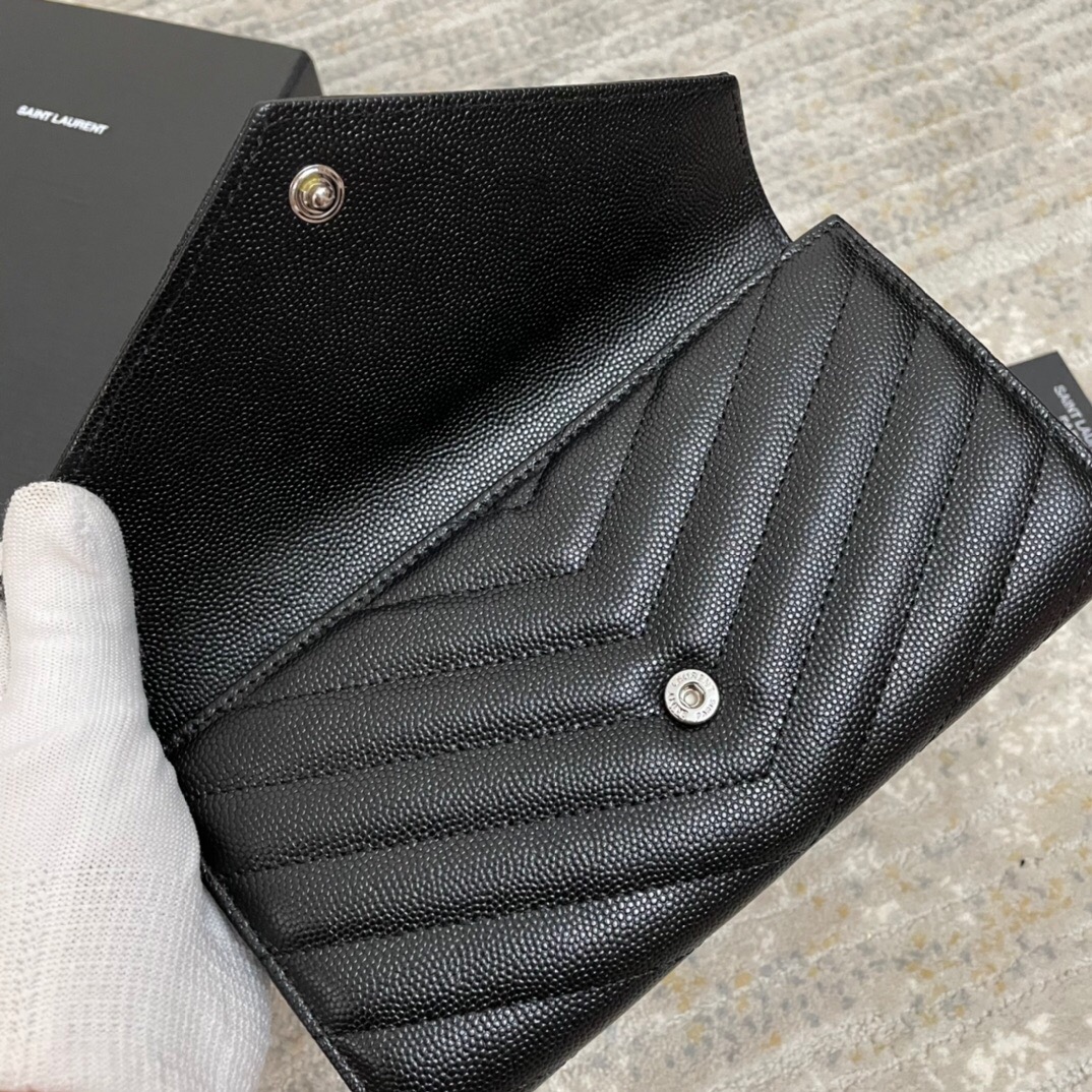 Y51 Calfskin With Silver Buckle Wallet In Black